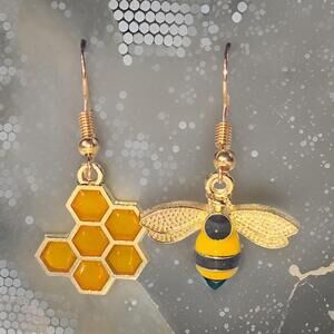 New‎ Honeybee Honeycomb Earrings Set Mismatched Dangle Drop Clear Bee